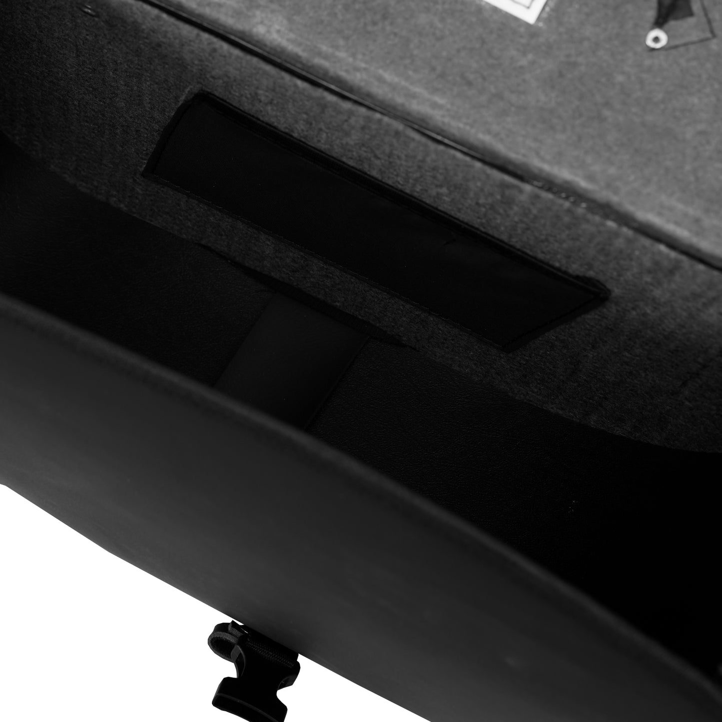 DS312S Two Strap Saddle Bag w/ Studs