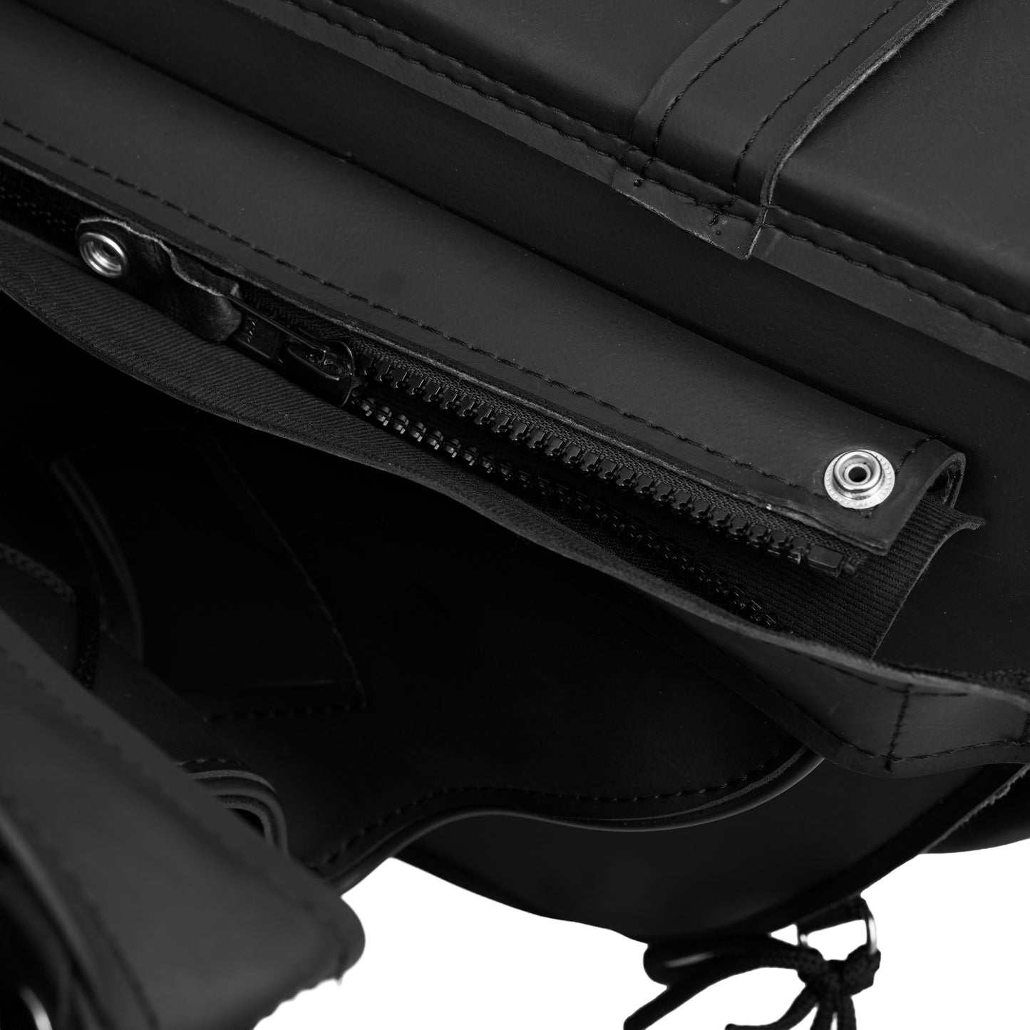 DS312S Two Strap Saddle Bag w/ Studs